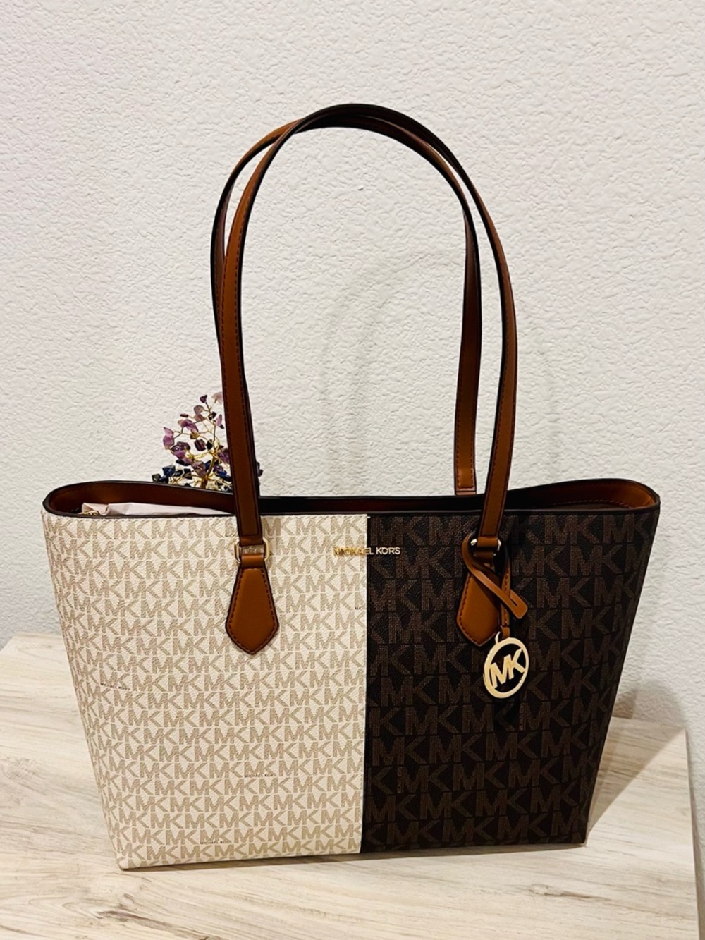 Michael Kors Sheila Large Tote Brown Vanilla MK Signature Colorblock NWT $398